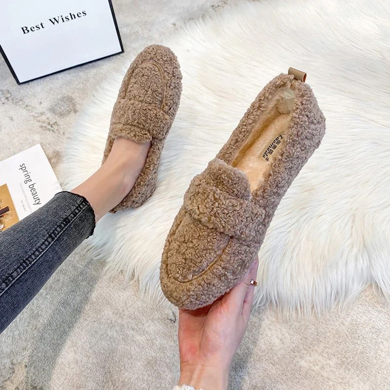 Chaussons en peluche femme – Pantoufles douces et confortables pour intérieur