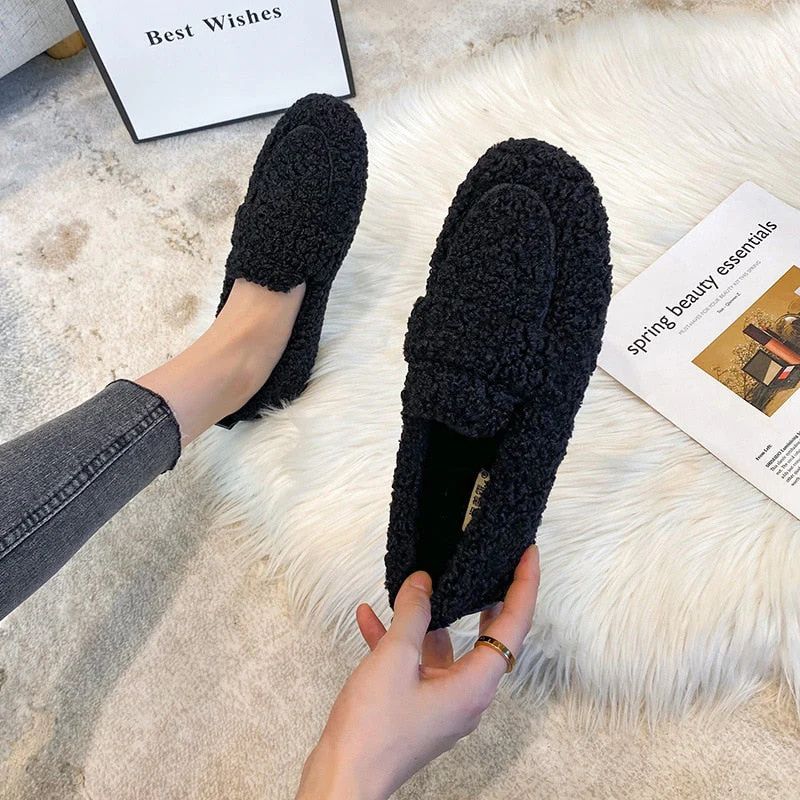 Chaussons en peluche femme – Pantoufles douces et confortables pour intérieur